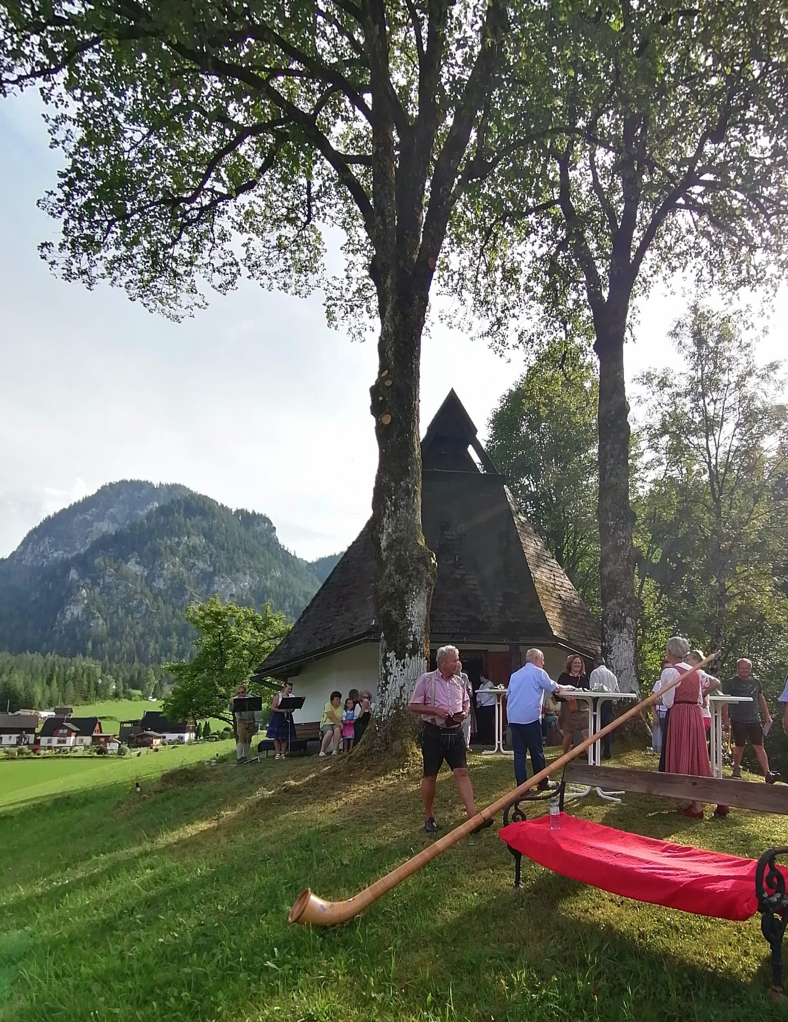 Weisenblasen vor dem Gottesdienst in Hinterwildalpen